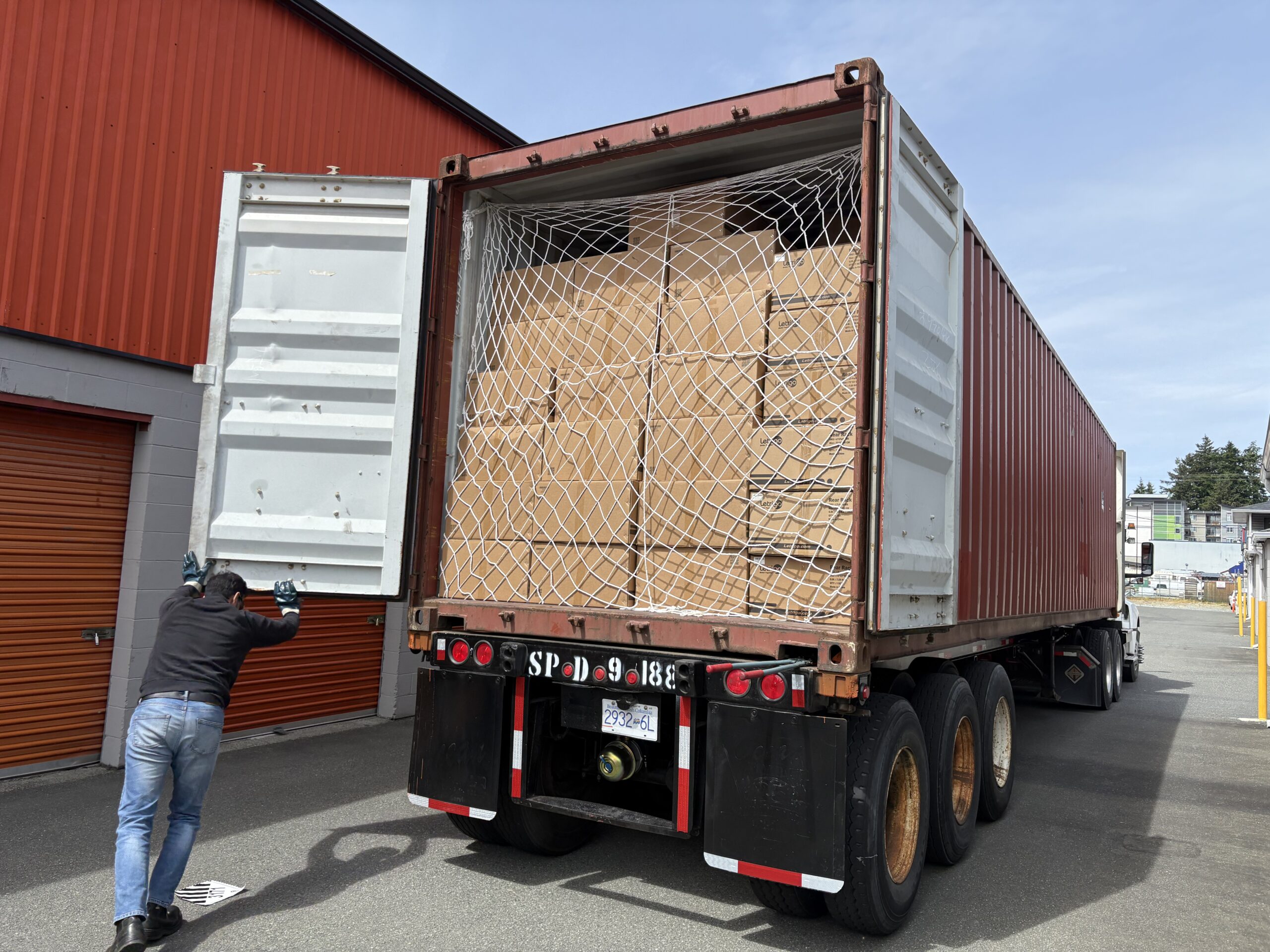 Container unloading and local logistics execution in Canada